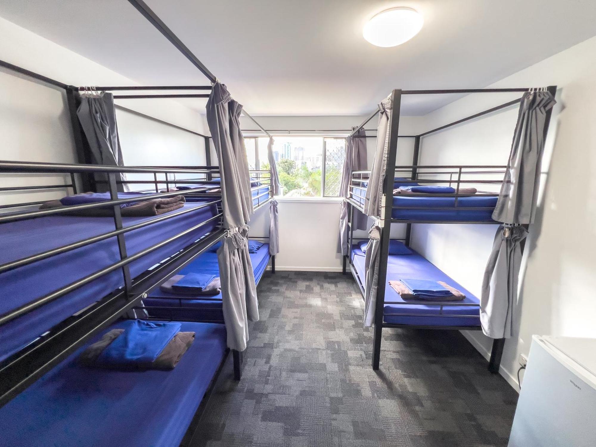 Somewhere To Stay Backpackers Брісбен Номер фото